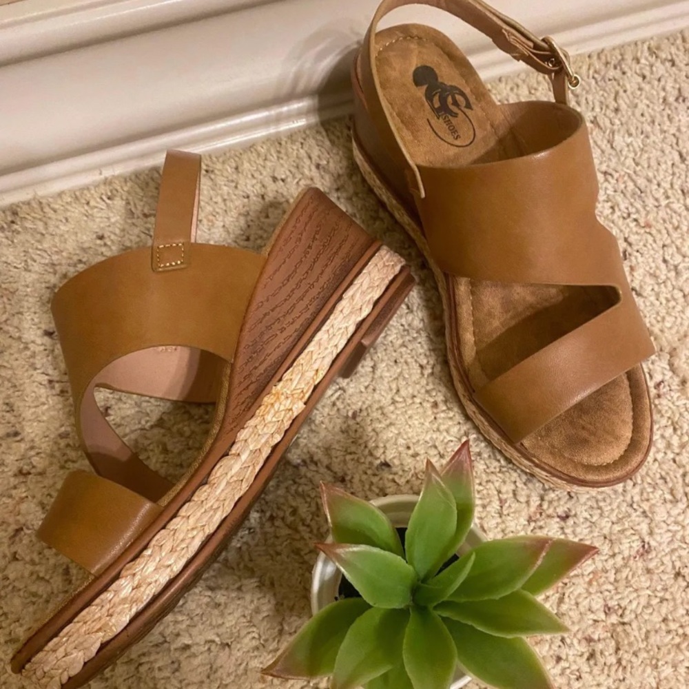 CC SHOES SIZE 7,2” Platform.